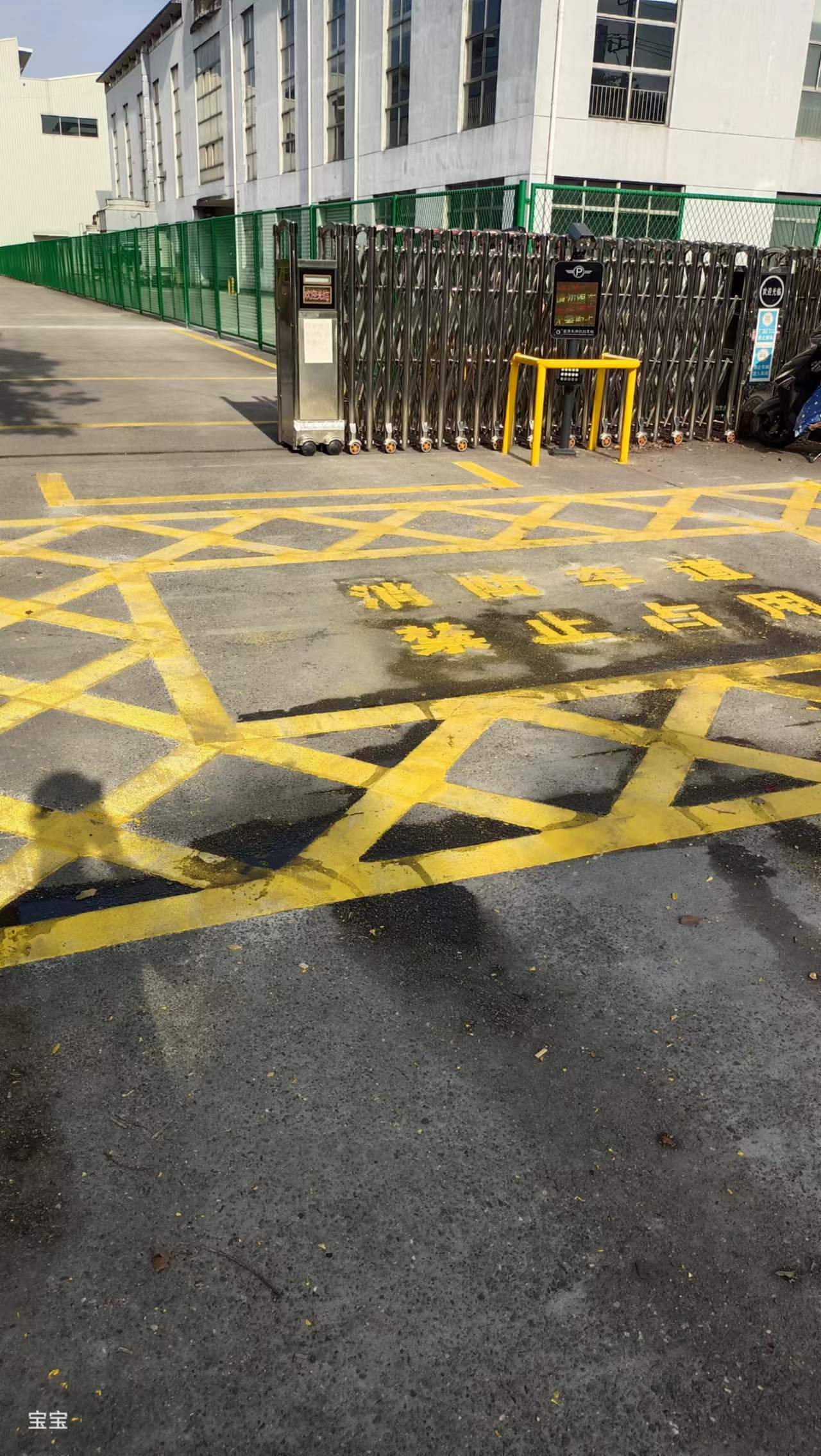 火炬开发区街道马路划线